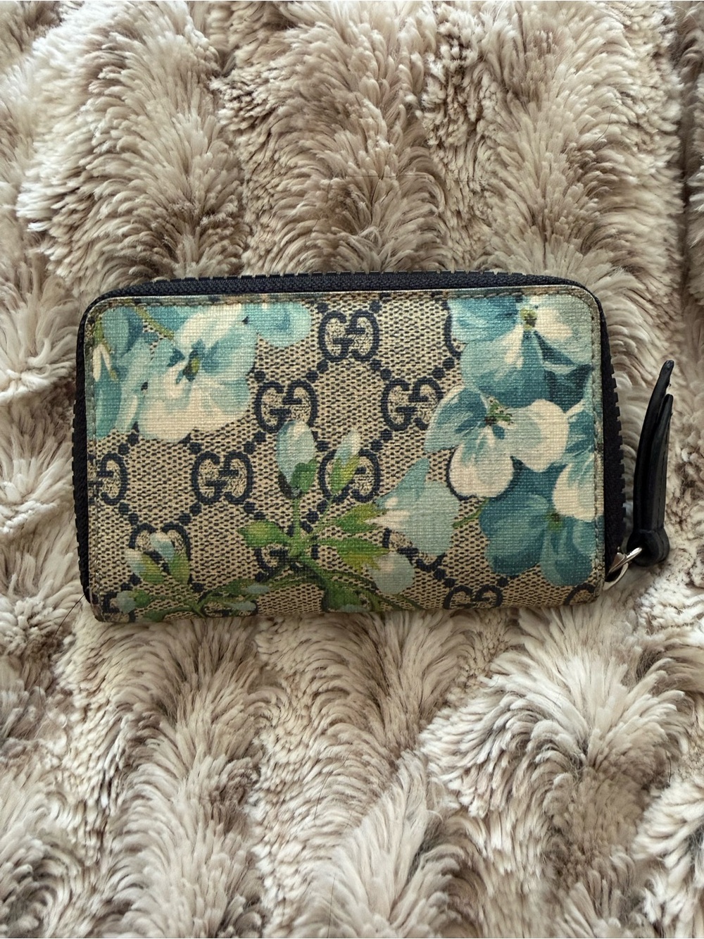 Gucci GG Supreme Bloom Zip Wallet
